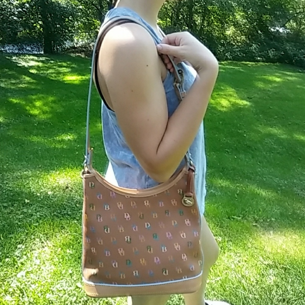 Dooney & Bourke shoulder purse
